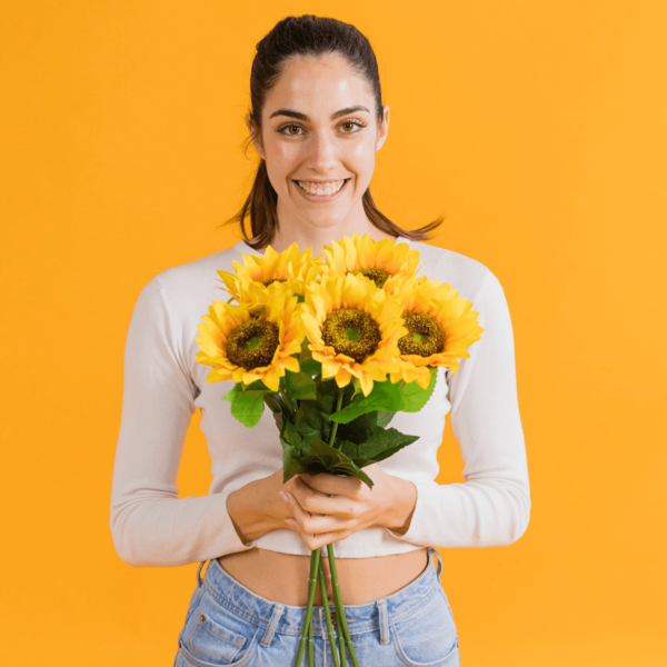 mujer-feliz-ramo-girasoles_23-2148510366 (1) (1)